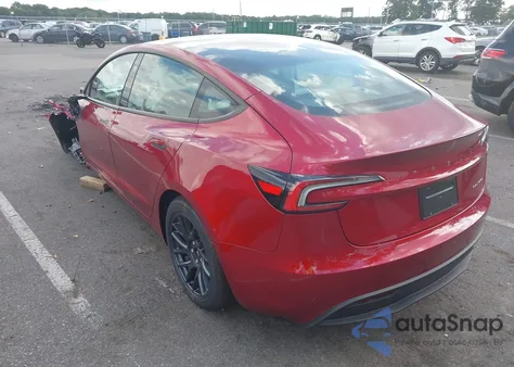 2025 Tesla Model 3 Long Range All-Wheel Drive z USA, uszkodzony, nr VIN 5YJ3E1EB8SF017177